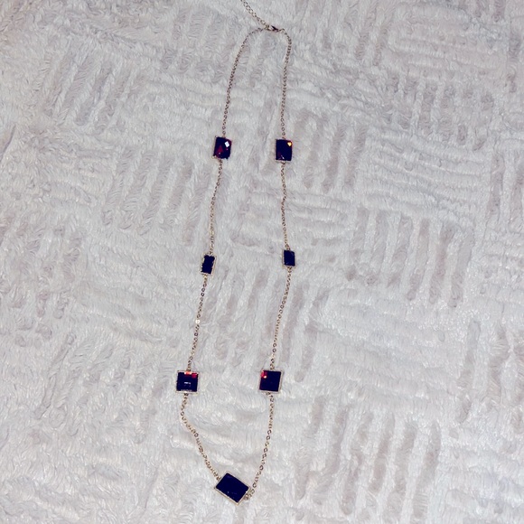 Gold colored adjustable necklace with ruby red and black stones - Picture 3 of 4